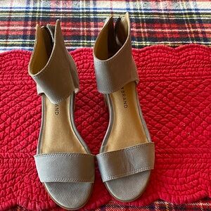 Lucky Brand Gray Women's Sandals